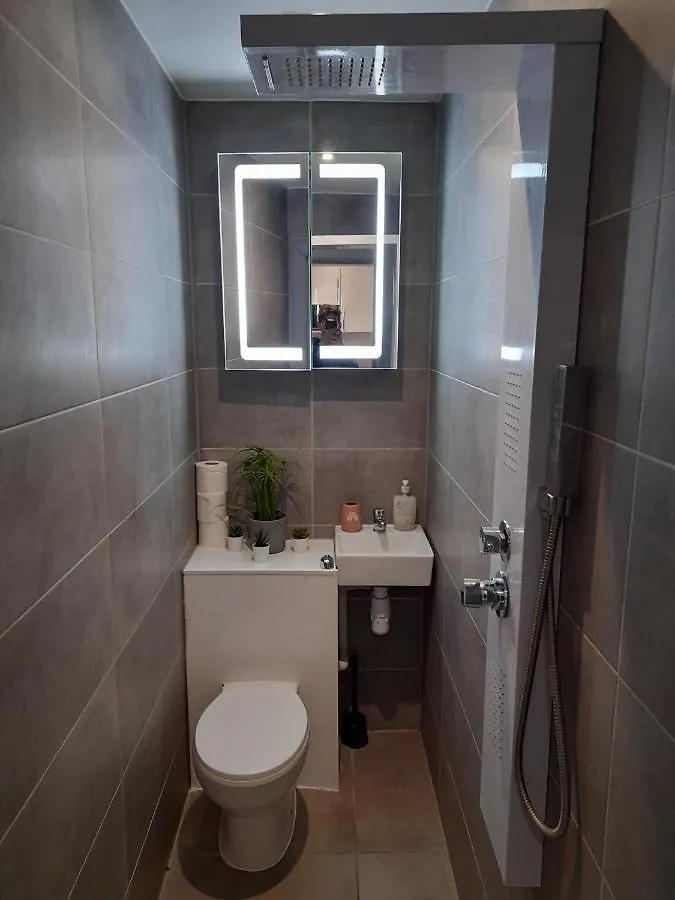 Homestay Lovely Double Rooms In Shared 3 Apartment London