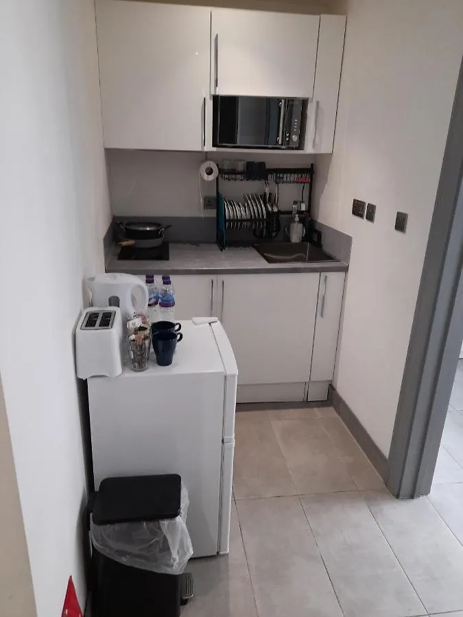 Lovely Double Rooms In Shared 3 Apartment London