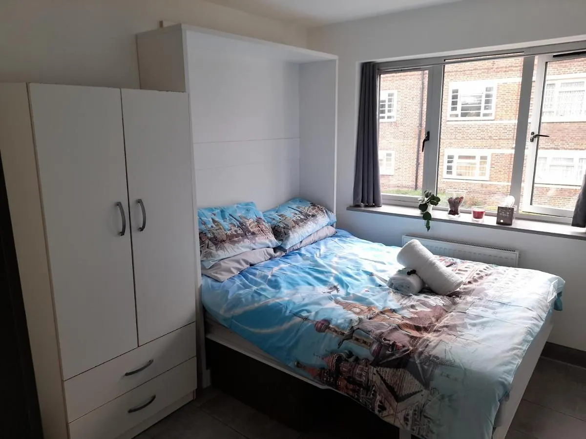 Homestay Lovely Double Rooms In Shared 3 Apartment London