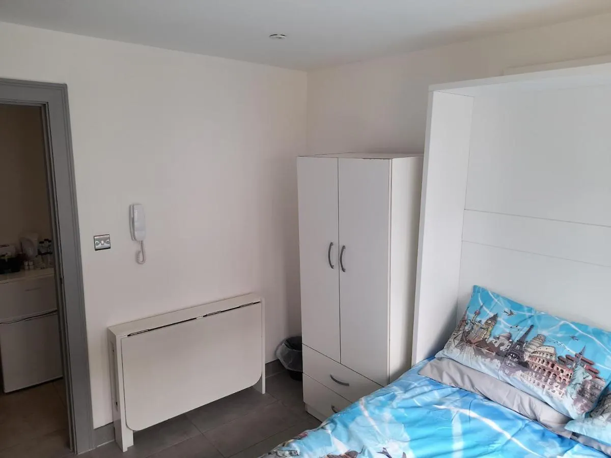 Lovely Double Rooms In Shared 3 Apartment London Homestay